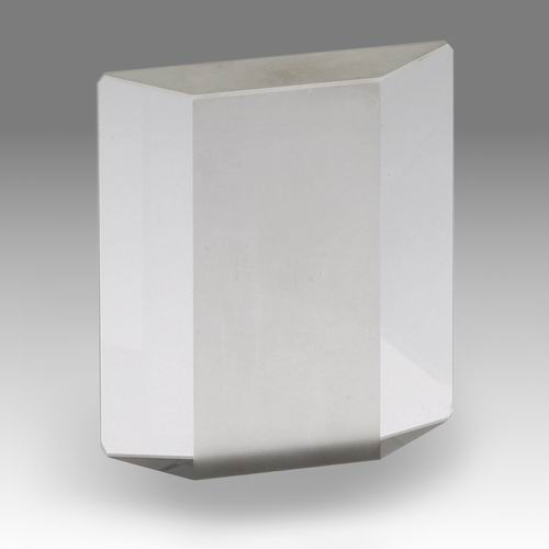 D 700 - Prisms for change of rays direction